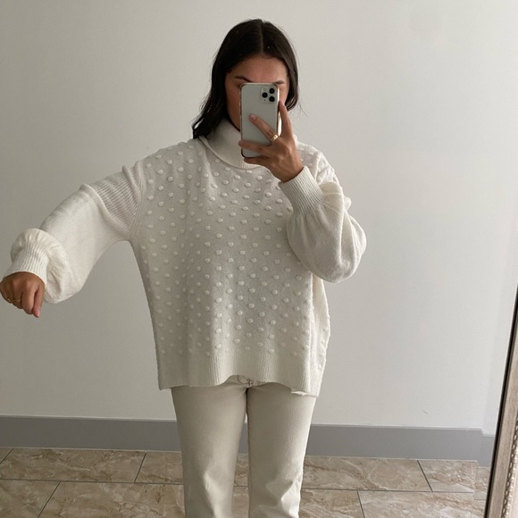 White cozy sweater - Picture 5 of 8